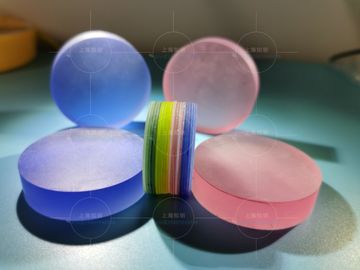 Het aangepaste Kristal van de de Kleurensaffier van de Groottelaser voor laserstaven en het Glasgeval van het kleurenhorloge