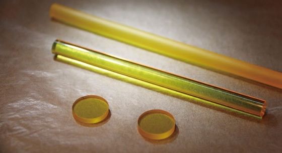 Goede prijs Van het de Laserkristal 1inch 2inch 10x10mmt Yttrium van Nd Ce YAG de Granaatwafeltje van het Aluminiumgranaat online