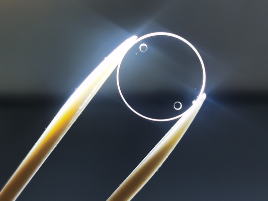 Goede prijs Rond Opgepoetste Sapphire Optical Windows Scratch Resistance met Gat online